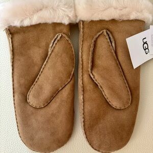 Ugg Sheepskin Heritage Logo Mittens Sheepskin Chestnut Womens Size Small/Medium